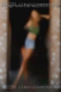 clauruLoverNow sexy hot legs